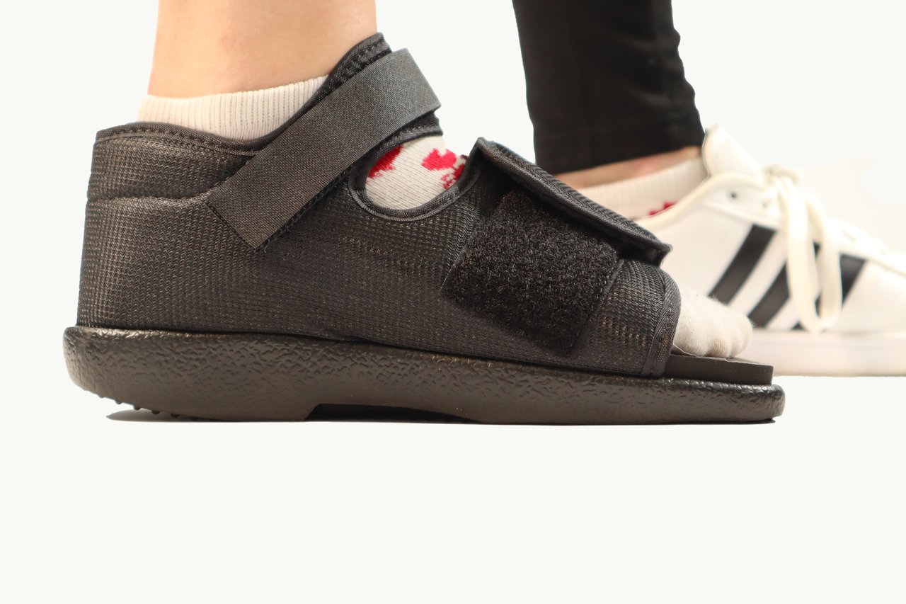 Mars Wellness Premium Post Op Broken Toe/Foot Fracture Square Toe Walking Shoe - Womens (Small) - Mars Med Supply